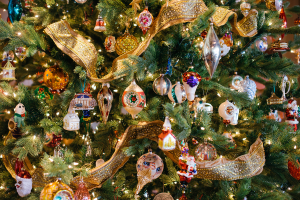 Merry Christmas | Classic Christmas Tree + Holiday Decor